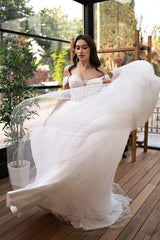 Sinetra Düşük Kollu Tül Drapeli A Kesim Gelinlik - Mediha Cambaz Bridal