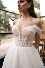 Sinetra Düşük Kollu Tül Drapeli A Kesim Gelinlik - Mediha Cambaz Bridal