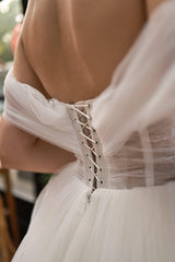 Sinetra Düşük Kollu Tül Drapeli A Kesim Gelinlik - Mediha Cambaz Bridal