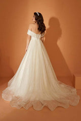 Skyler Simli Kumaş Kayık Yaka A Kesim Gelinlik - Mediha Cambaz Bridal