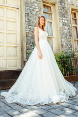 Snow Storm Dantel V Yaka A Kesim Gelinlik - Mediha Cambaz Bridal