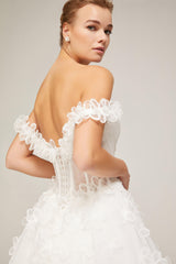 Sofi Tül Pelerinli V Yaka A Kesim Gelinlik - Mediha Cambaz Bridal