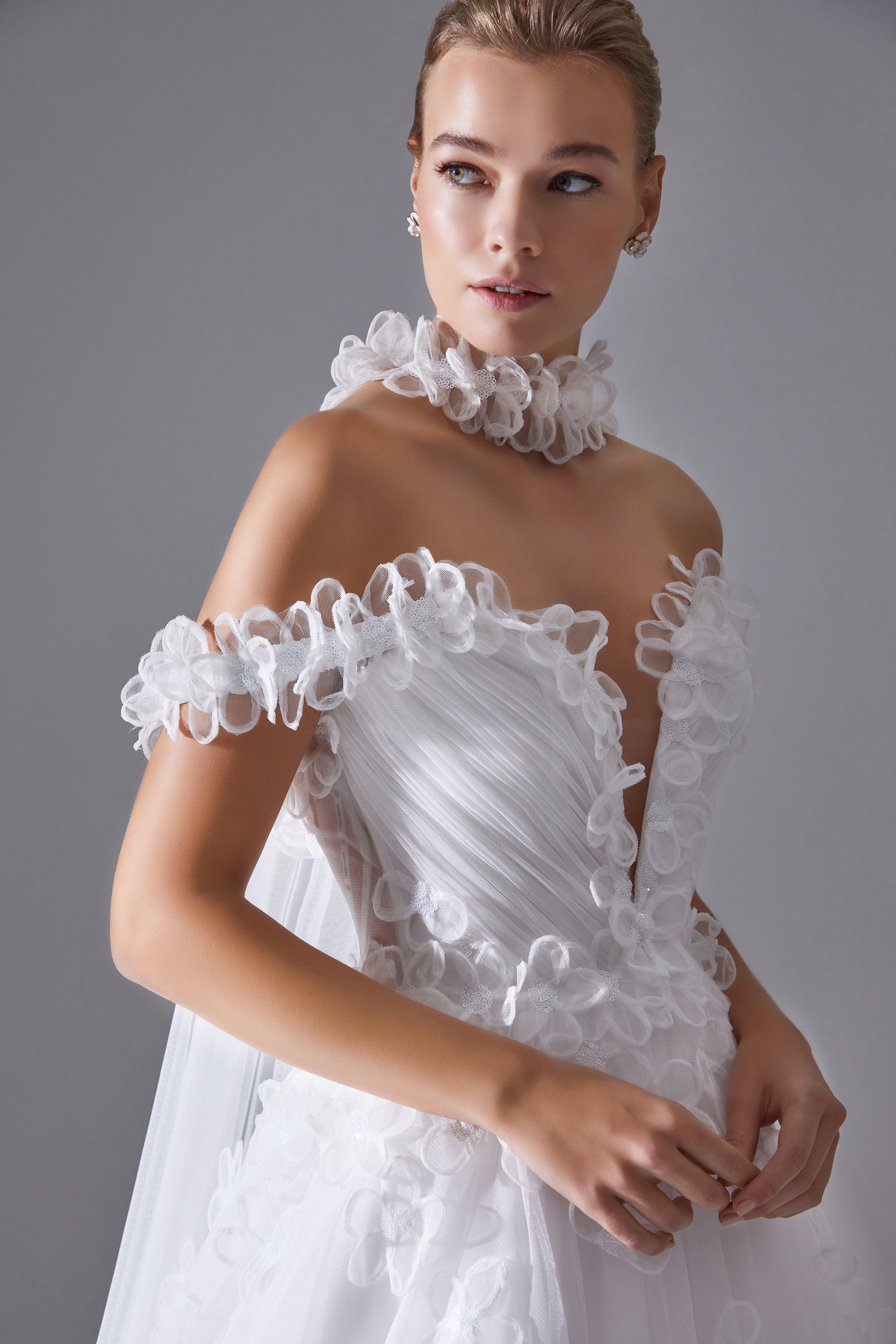 Sofi Tül Pelerinli V Yaka A Kesim Gelinlik - Mediha Cambaz Bridal