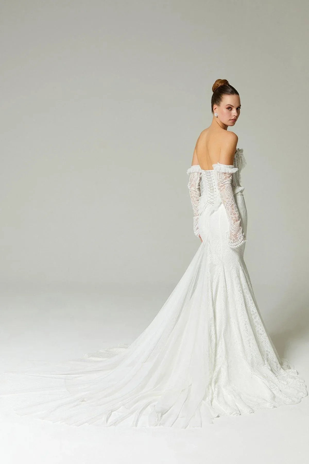 Swann Fransız Dantel Korsajlı İki Parça Balık Gelinlik - Mediha Cambaz Bridal