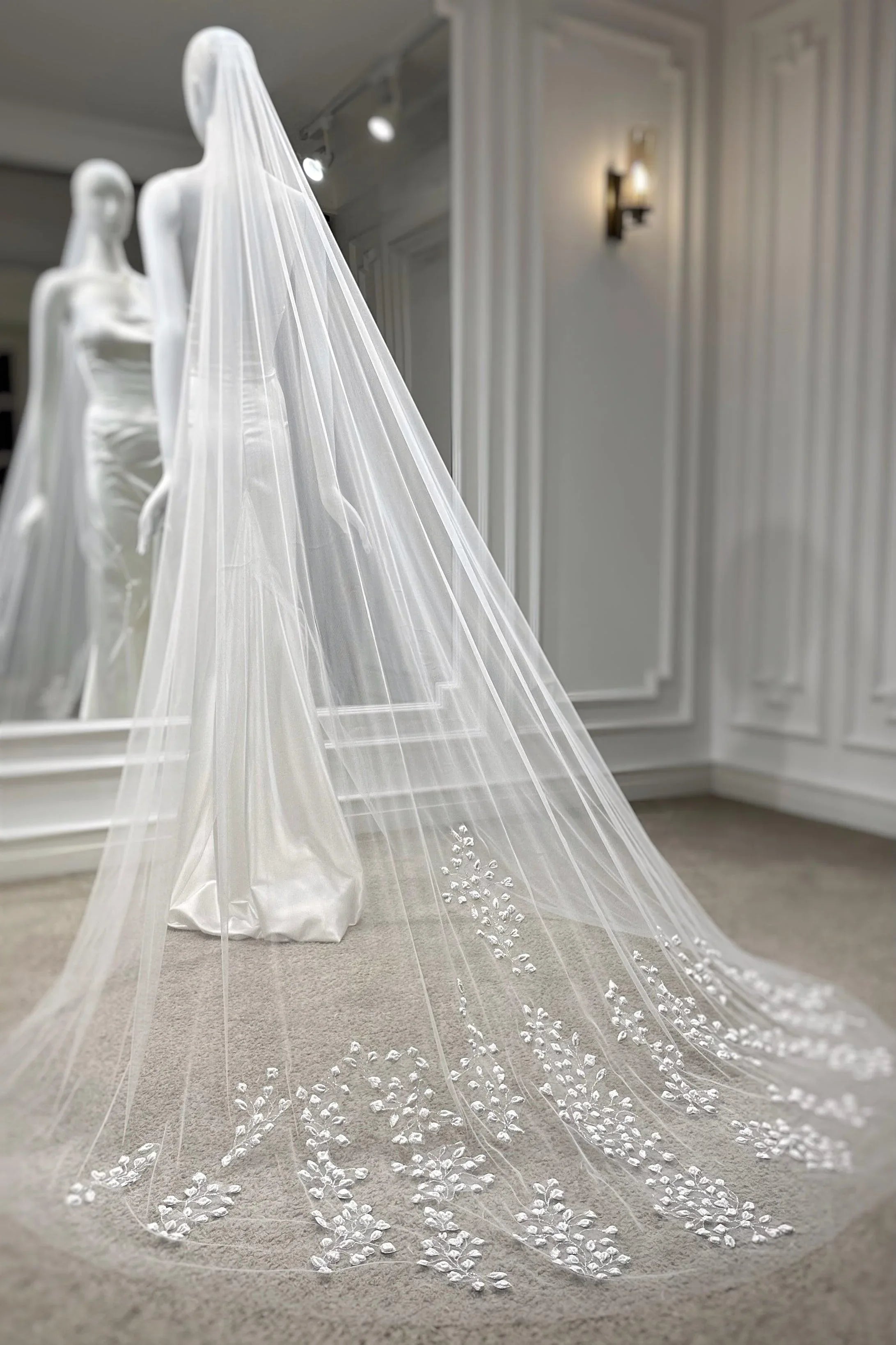 Sylvia Etek Ucu Yaprak Motifli Özel Tasarım Uzun Duvak - Mediha Cambaz Bridal