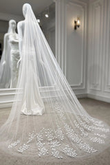 Sylvia Etek Ucu Yaprak Motifli Özel Tasarım Uzun Duvak - Mediha Cambaz Bridal