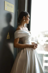 Tirinity Madonna Yaka A Kesim Saten Gelinlik - Mediha Cambaz Bridal