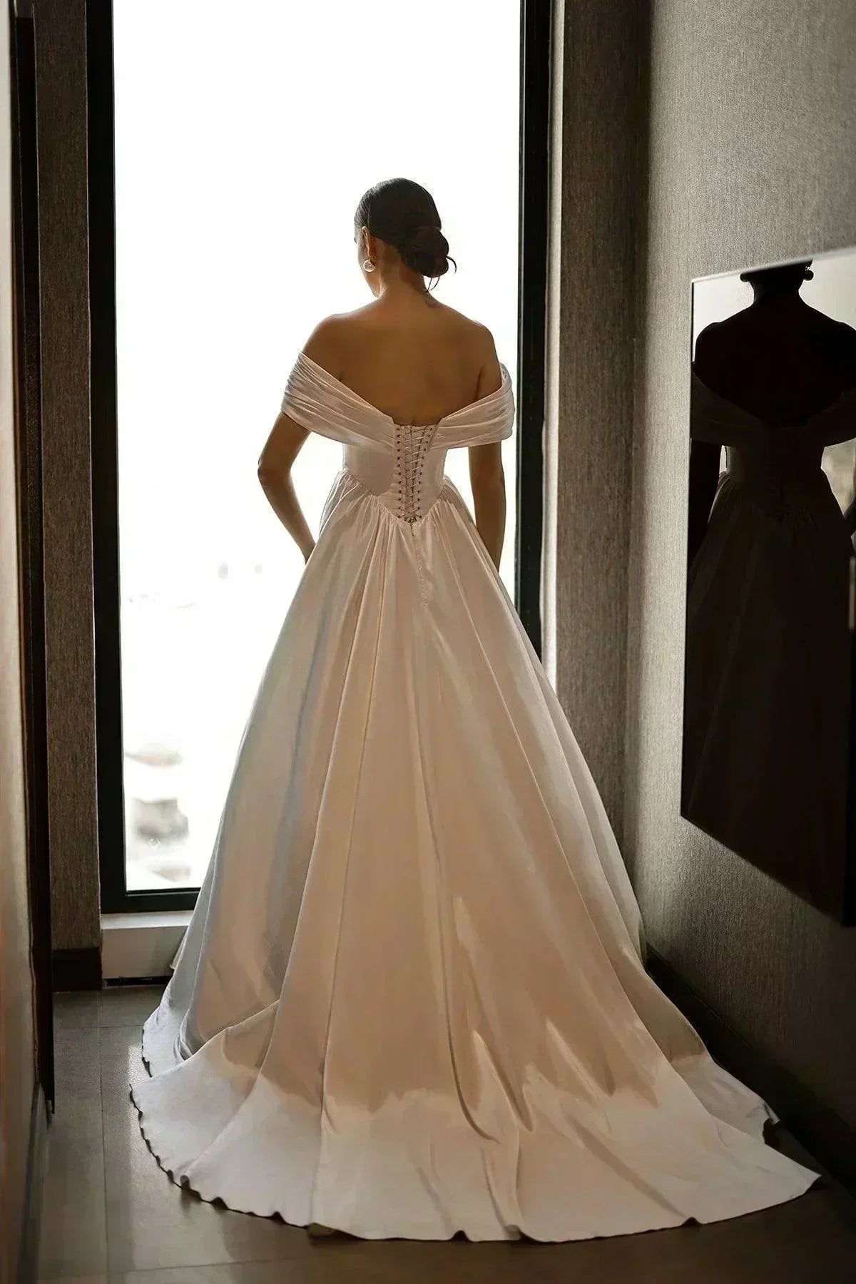 Tirinity Madonna Yaka A Kesim Saten Gelinlik - Mediha Cambaz Bridal