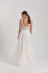 Volans Üç Boyutlu Dantel Düz Kesim Gelinlik - Mediha Cambaz Bridal