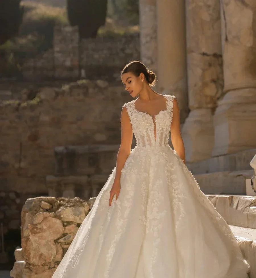 Transparan Gelinlik Seçerken Zarafeti Korumanın Püf Noktaları - Mediha Cambaz Bridal