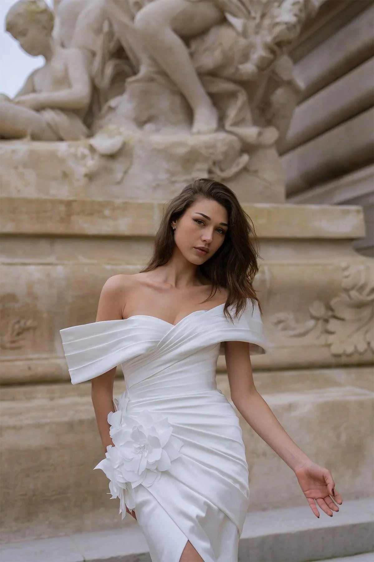 Saten Gelinlik Kimlere Yakışır? Parlak ve Mat Saten Arasındaki Farklar - Mediha Cambaz Bridal