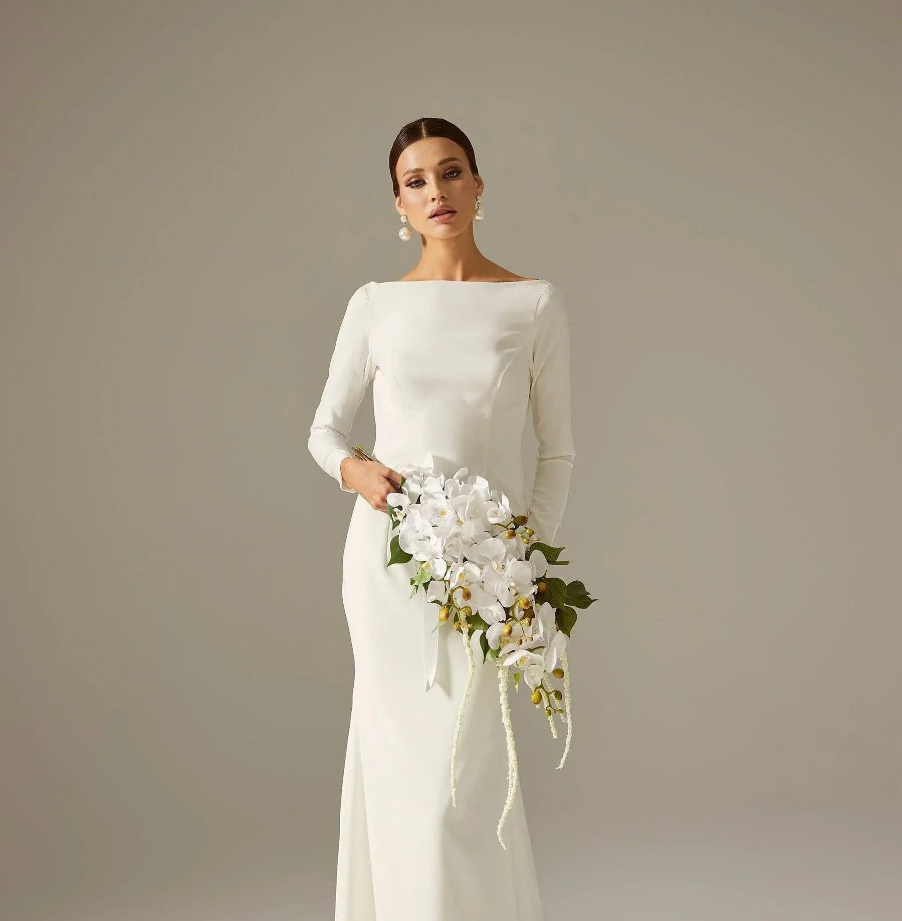 Sade Bir Nikah Elbisesi Kült Aksesuarlarla Nasıl Dönüştürülür?