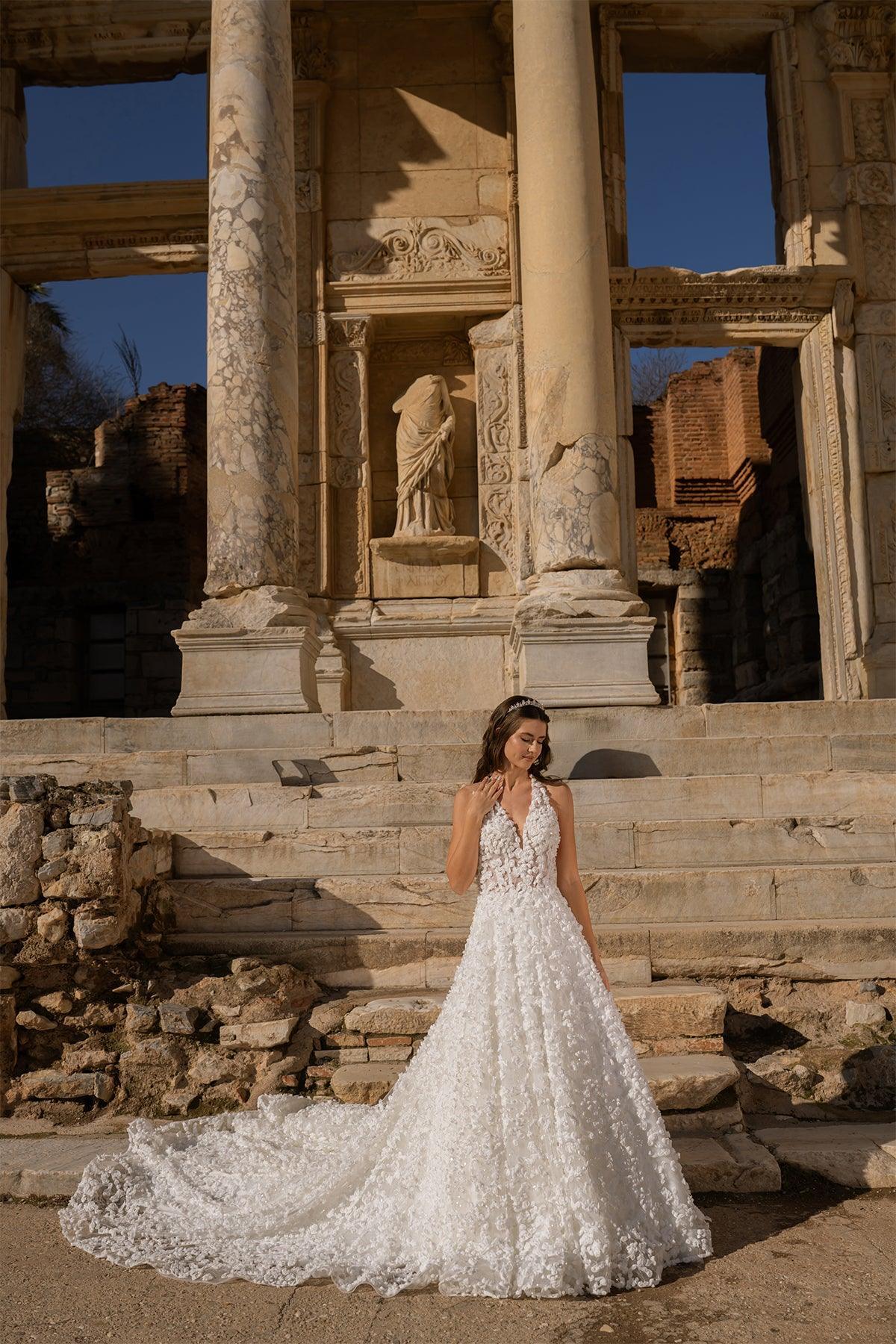 Cicero Boyundan Bağlamalı Çiçekli A Kesim Gelinlik - Mediha Cambaz Bridal