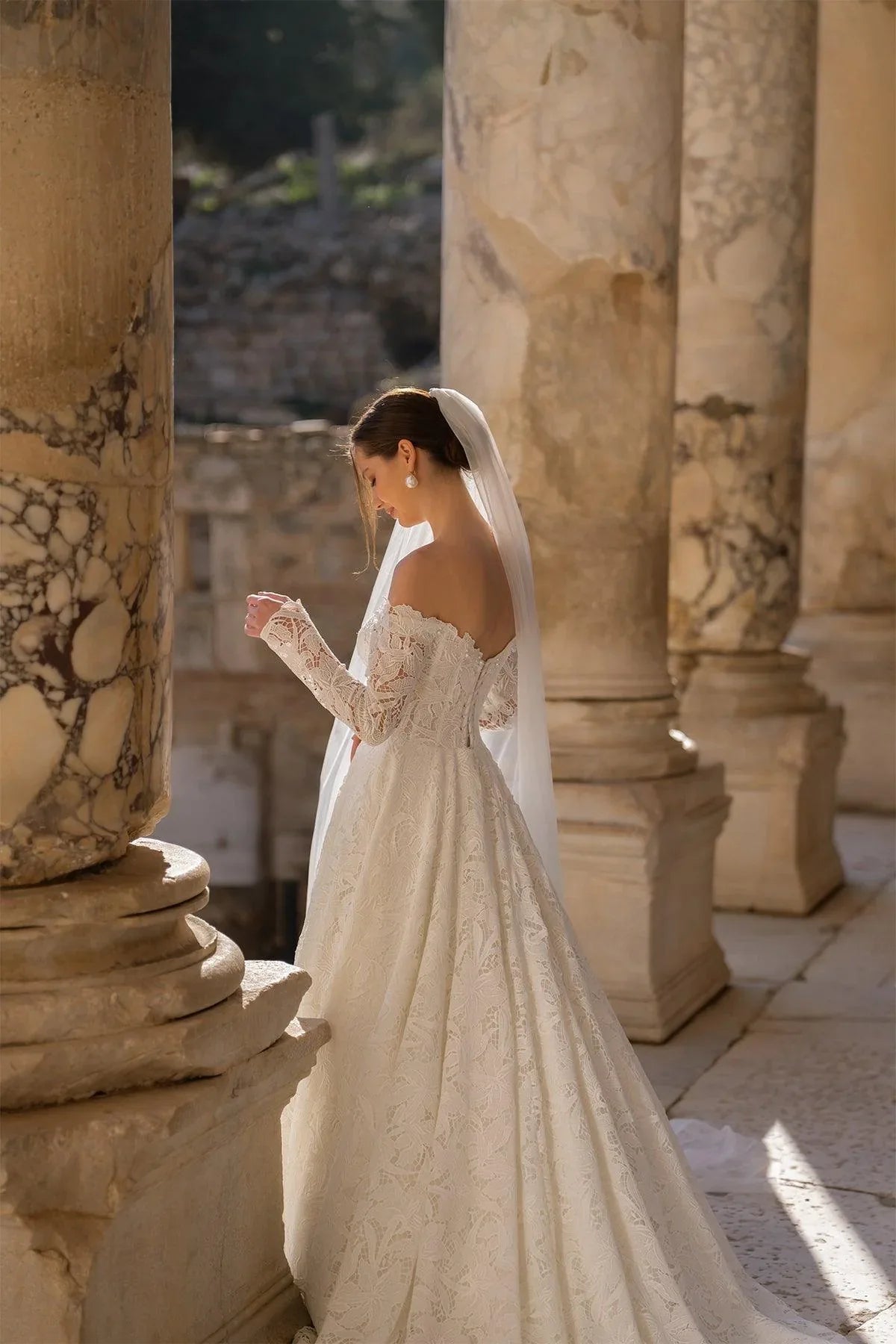 Hera Uzun Kollu Angles Güpürlü A Kesim Gelinlik - Mediha Cambaz Bridal