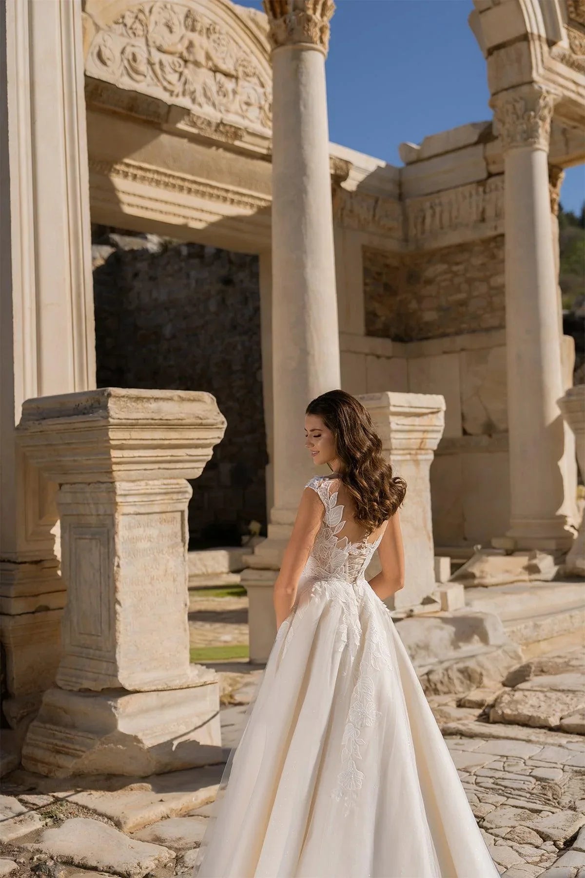 Mithridates Düşük Omuz Drapeli Helenistik Gelinlik - Mediha Cambaz Bridal