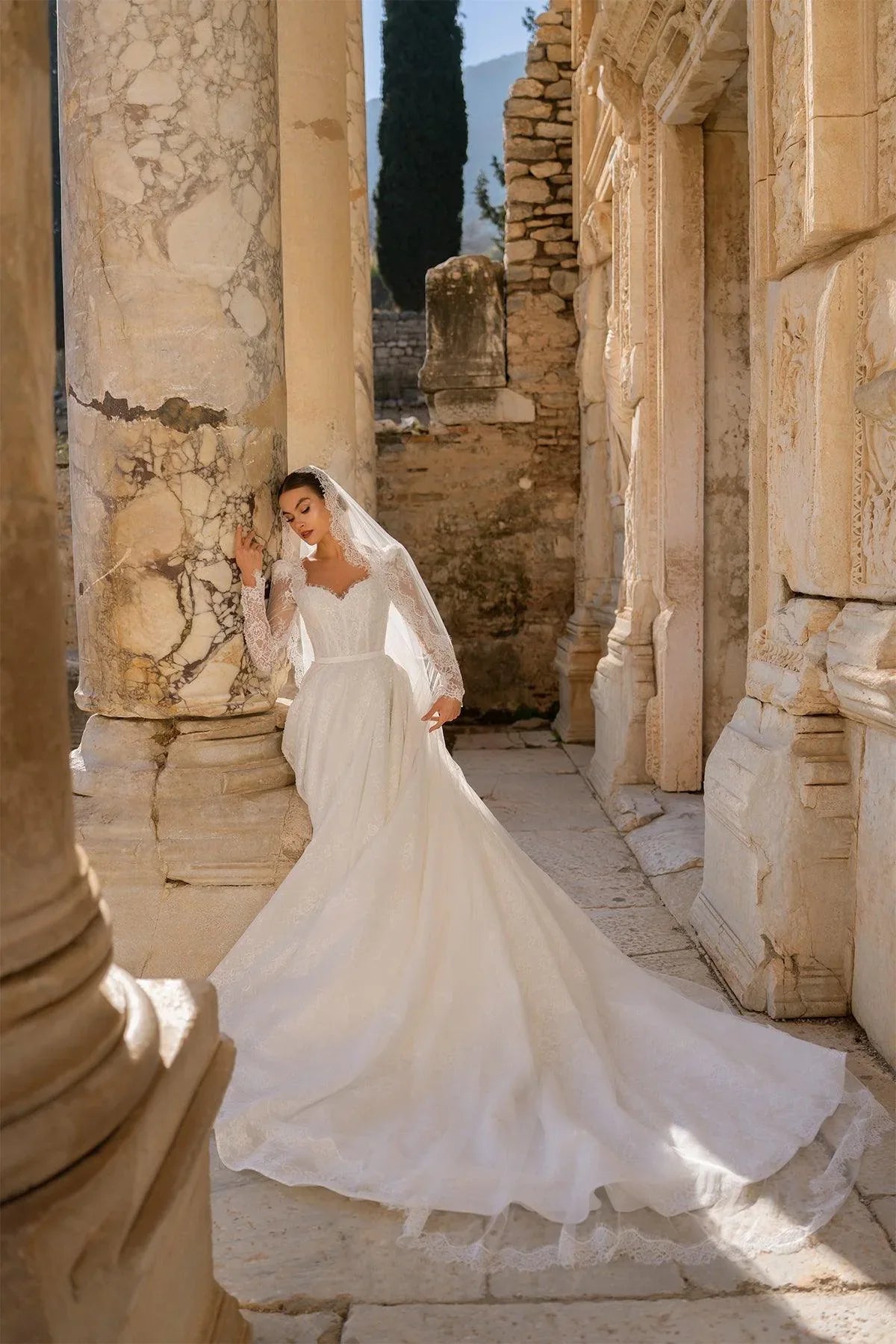 Celsus Uzun Kollu Fransız Dantelli A Kesim Gelinlik - Mediha Cambaz Bridal
