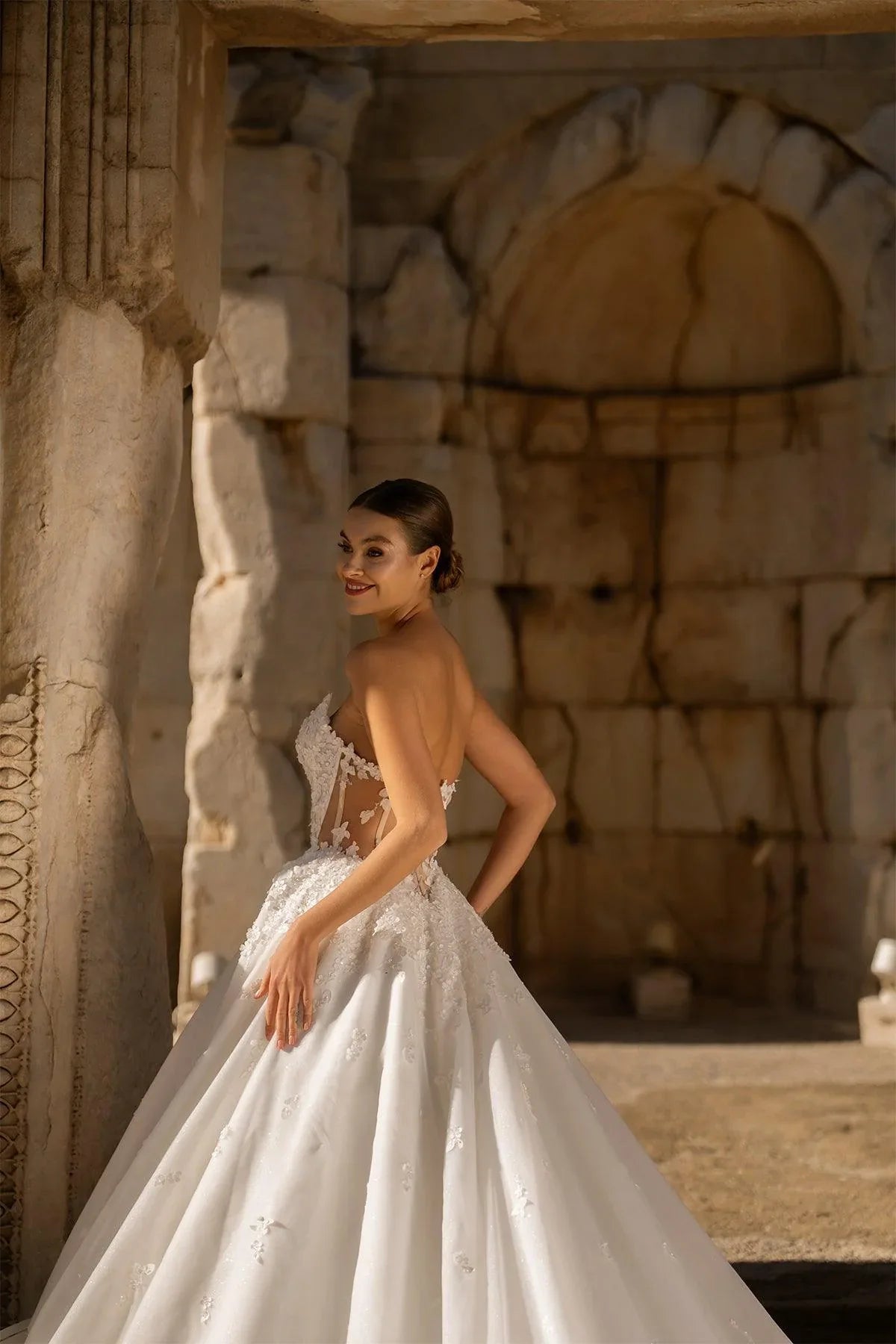 Marcus Havuz Yaka Straplez Papatyalı Gelinlik - Mediha Cambaz Bridal