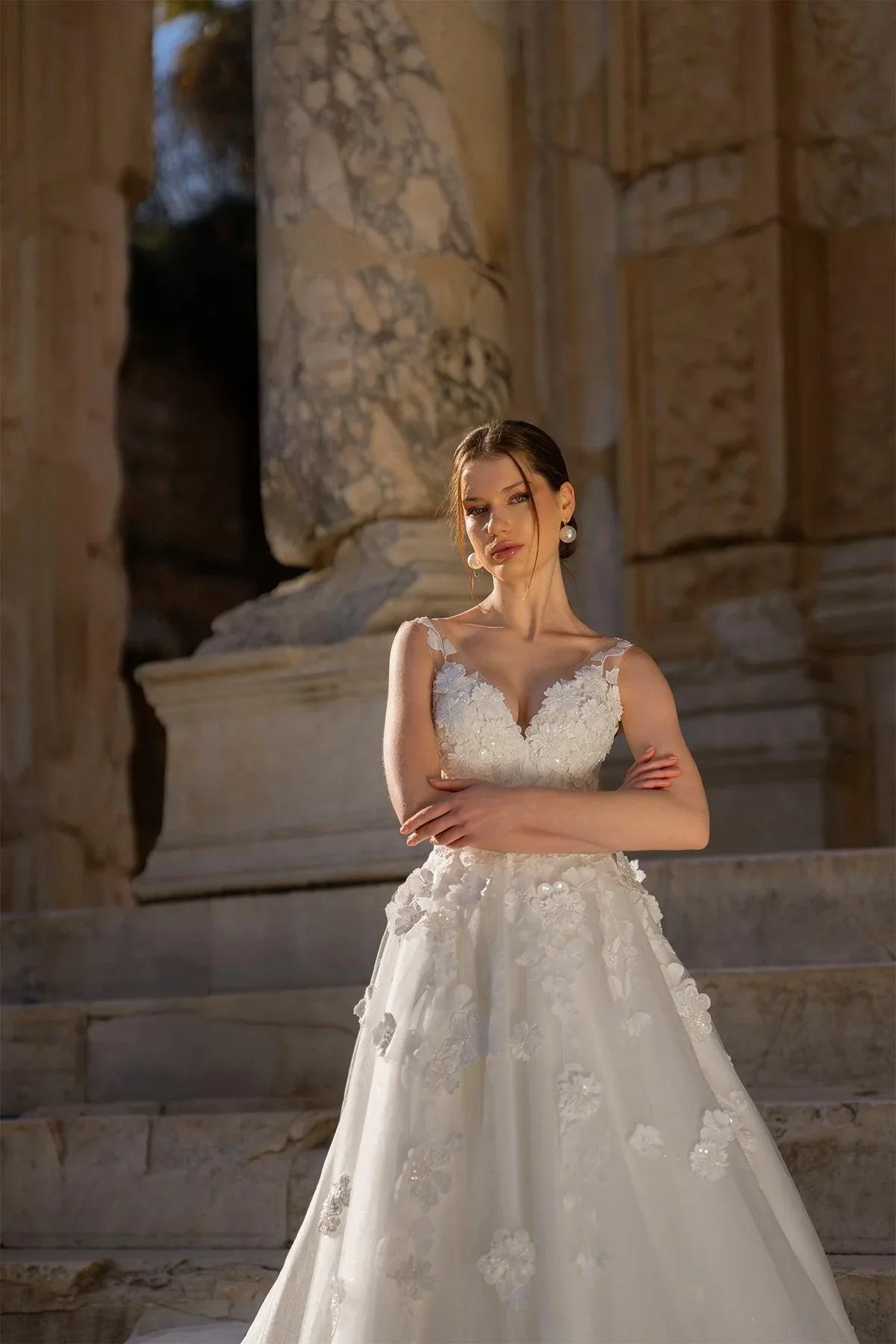 Lowell V Yaka Üç Boyutlu Papatyalı Bohem Gelinlik - Mediha Cambaz Bridal