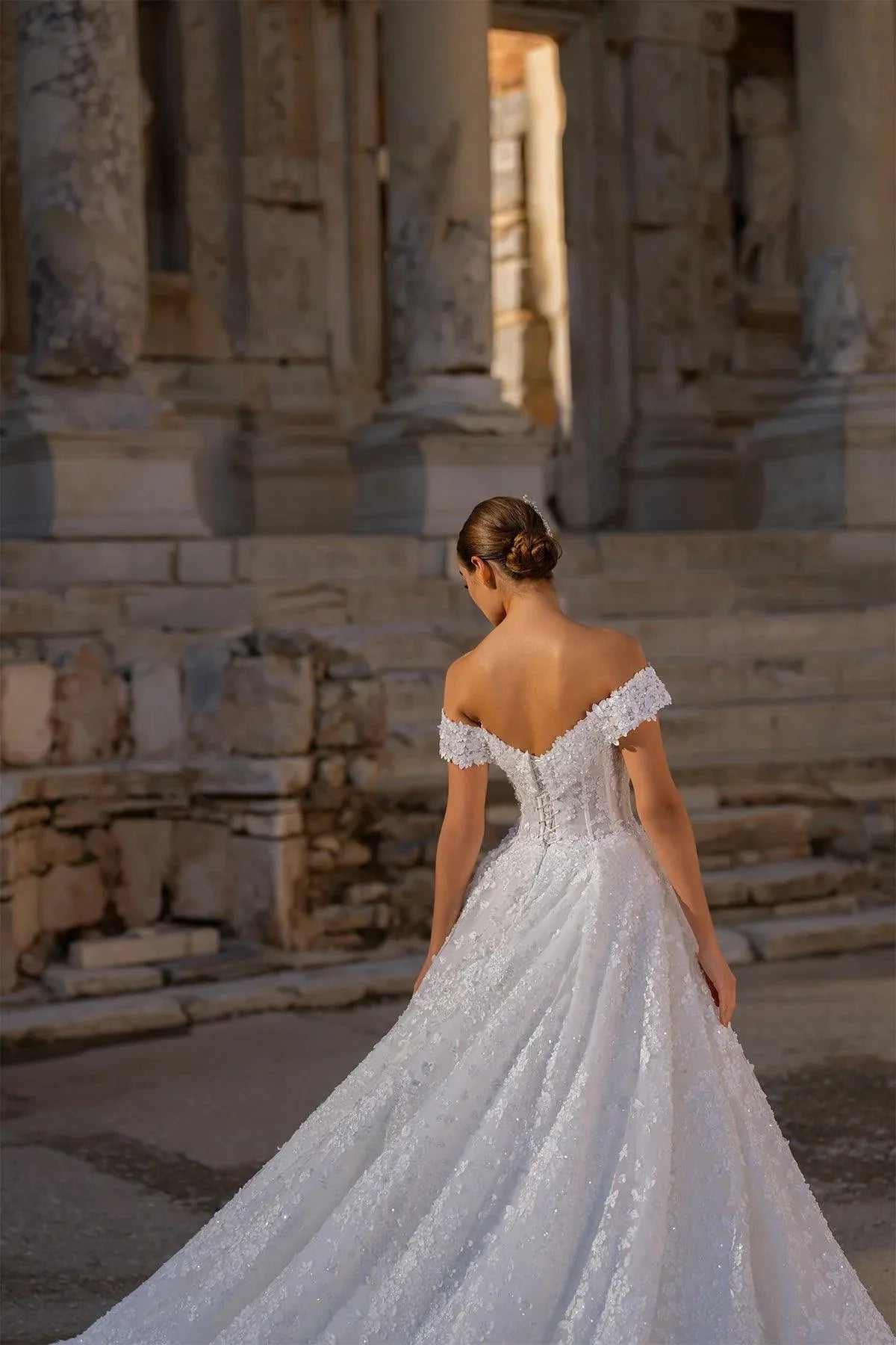 Cyrus Madonna Yaka Çiçekli A Kesim Gelinlik - Mediha Cambaz Bridal