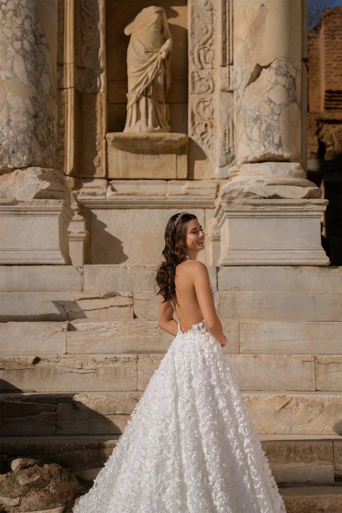 Cicero Boyundan Bağlamalı Çiçekli A Kesim Gelinlik - Mediha Cambaz Bridal