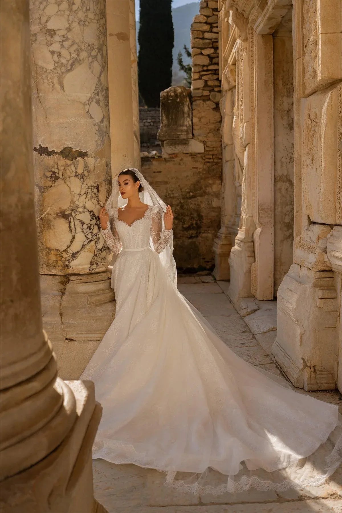 Celsus Uzun Kollu Fransız Dantelli A Kesim Gelinlik - Mediha Cambaz Bridal