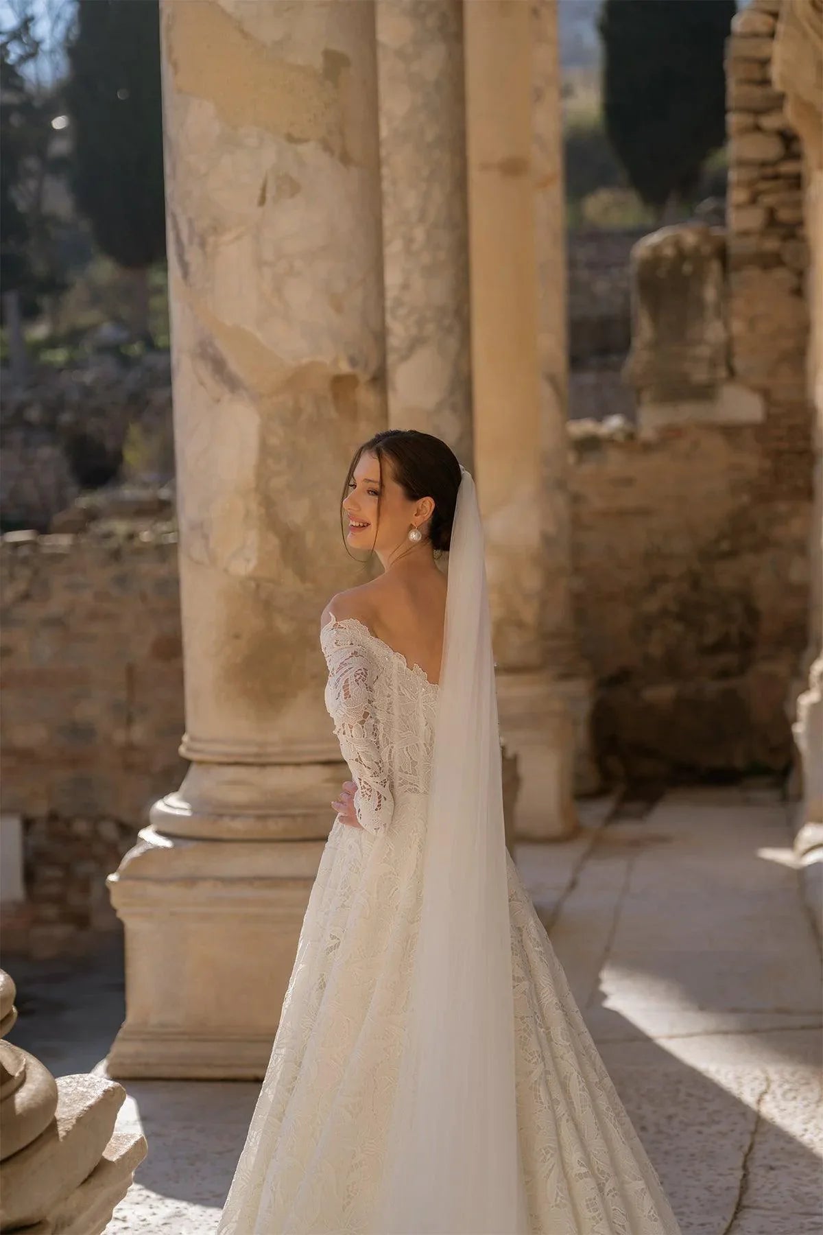 Hera Uzun Kollu Angles Güpürlü A Kesim Gelinlik - Mediha Cambaz Bridal
