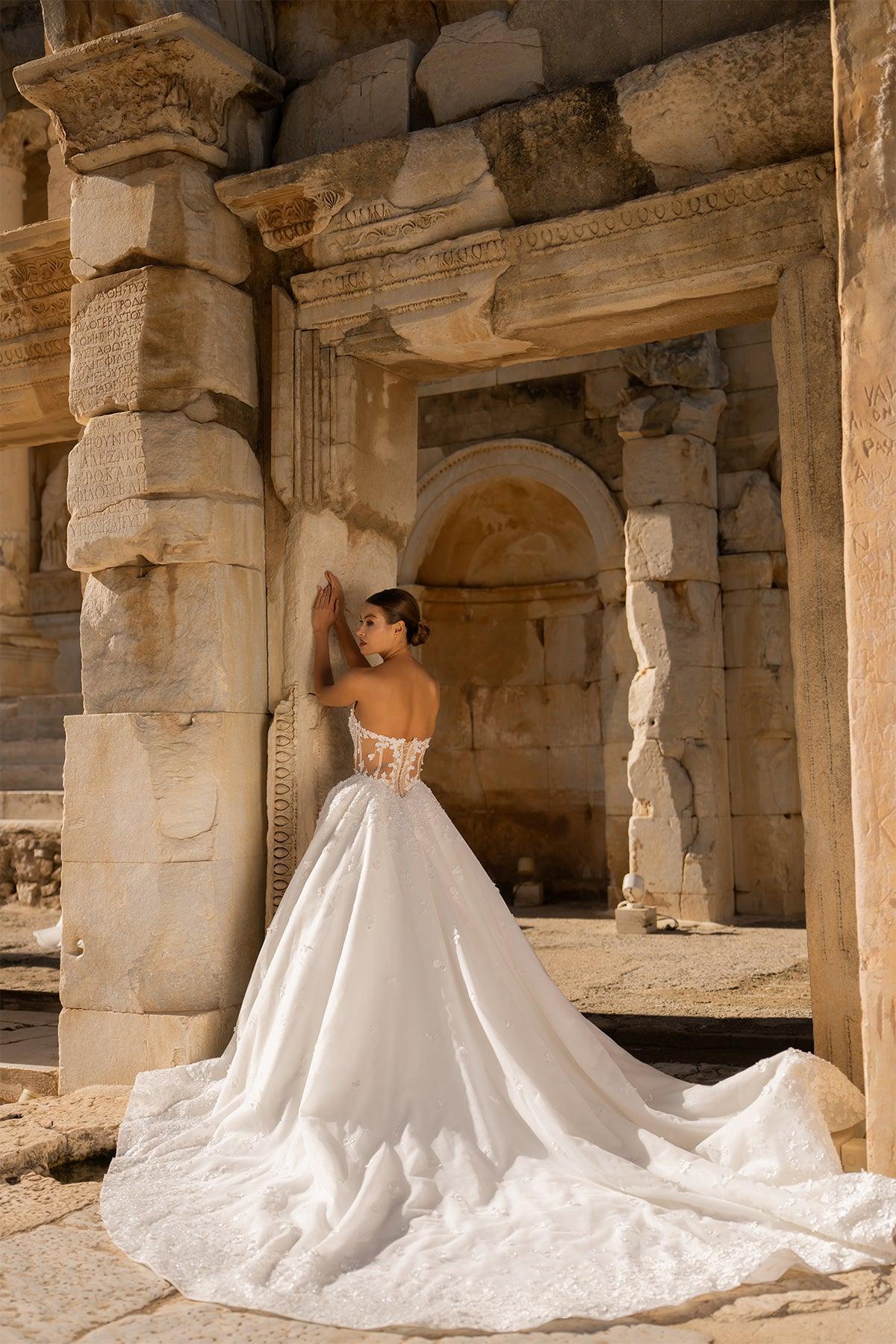 Marcus Havuz Yaka Straplez Papatyalı Gelinlik - Mediha Cambaz Bridal