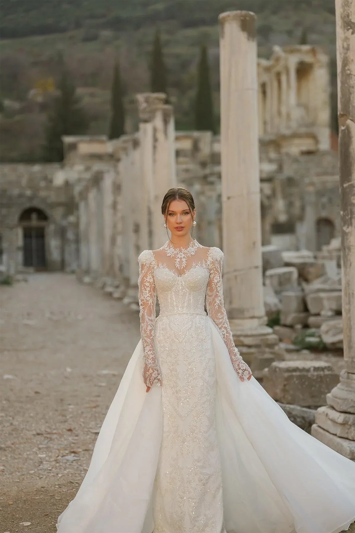Renoir Kordone Uzun Kollu Entegre Etekli Düz Kesim Gelinlik - Mediha Cambaz Bridal
