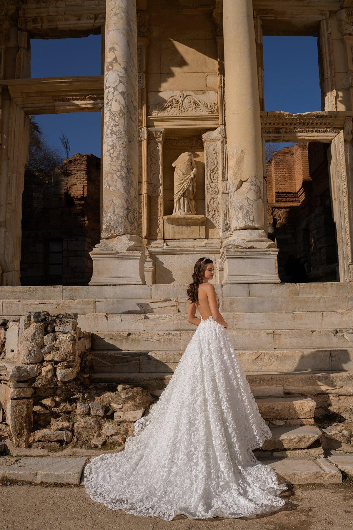 Cicero Boyundan Bağlamalı Çiçekli A Kesim Gelinlik - Mediha Cambaz Bridal