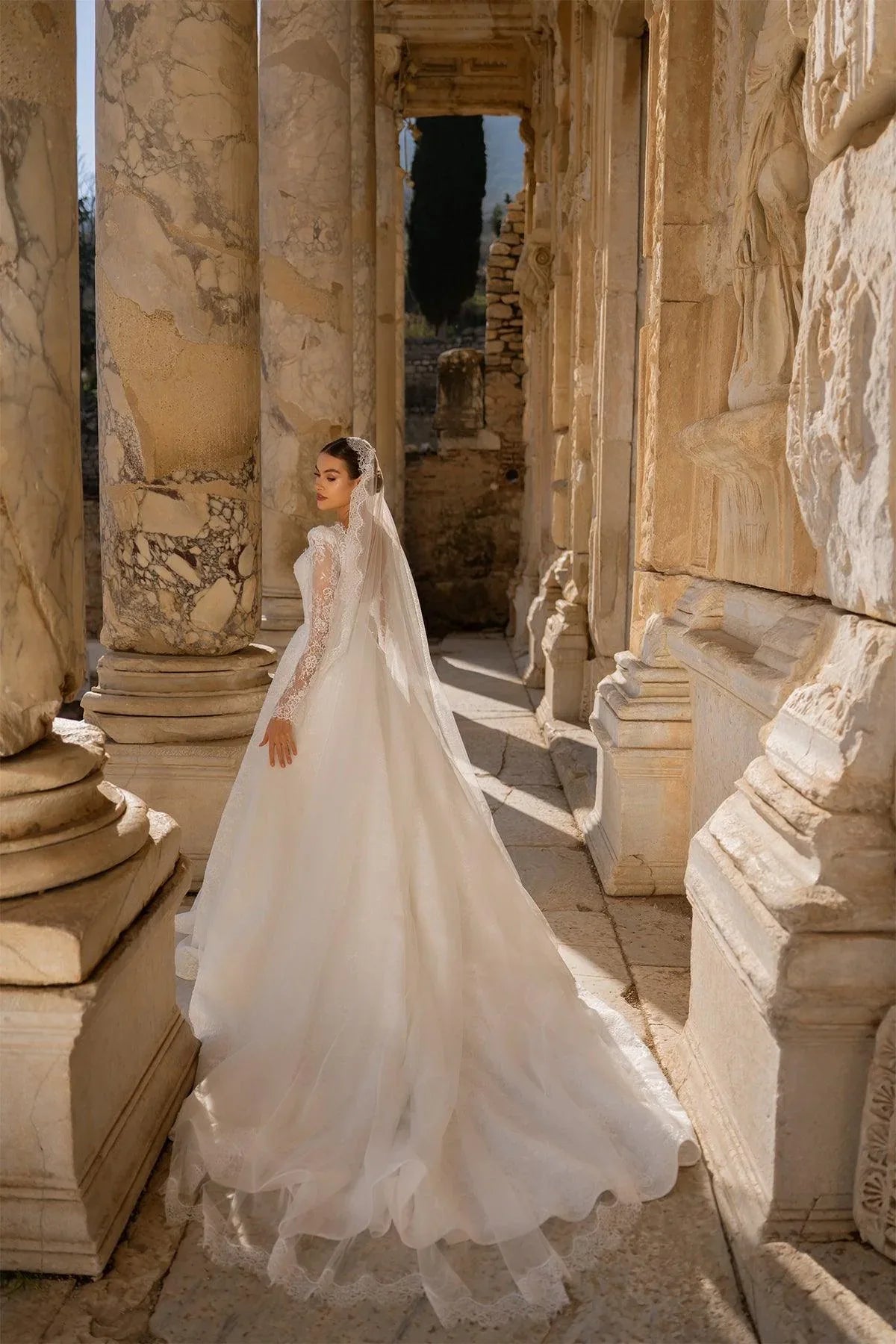 Celsus Uzun Kollu Fransız Dantelli A Kesim Gelinlik - Mediha Cambaz Bridal