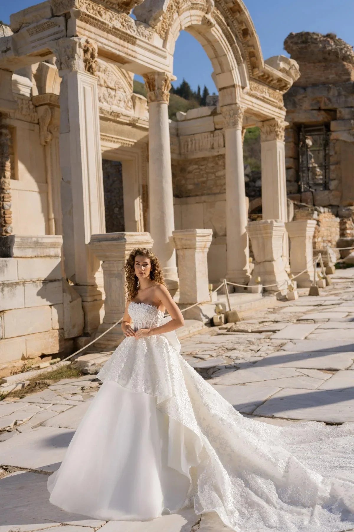 Antonia Düz Yaka Straplez A Kesim Gelinlik - Mediha Cambaz Bridal
