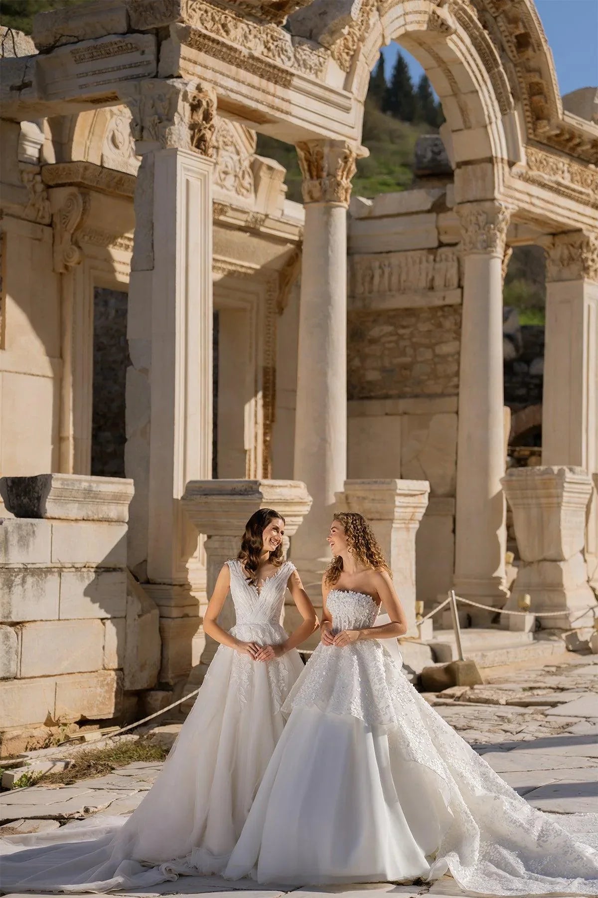 Mithridates Düşük Omuz Drapeli Helenistik Gelinlik - Mediha Cambaz Bridal