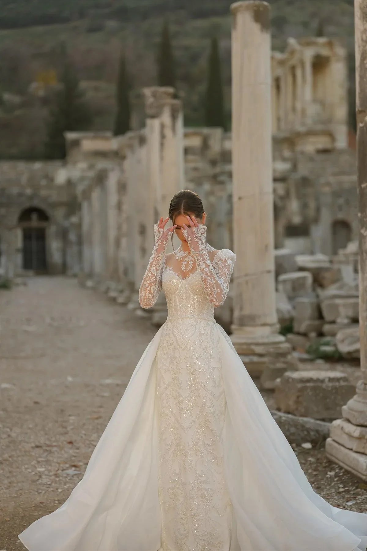 Renoir Kordone Uzun Kollu Entegre Etekli Düz Kesim Gelinlik - Mediha Cambaz Bridal