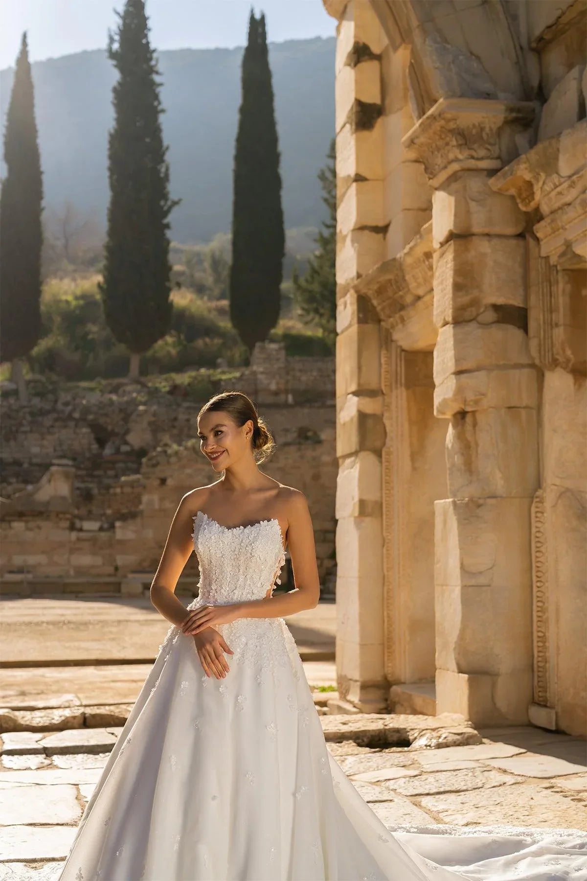 Marcus Havuz Yaka Straplez Papatyalı Gelinlik - Mediha Cambaz Bridal