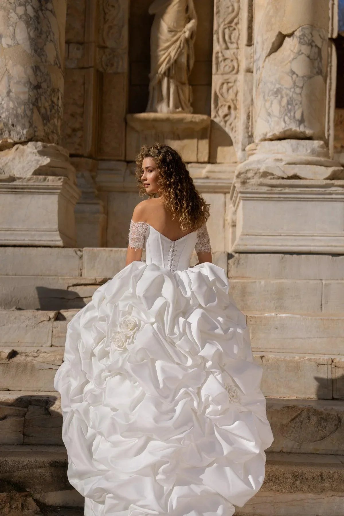 Artemisia Fransız Dantelli Korseli Üç Boyutlu Saten Gelinlik - Mediha Cambaz Bridal