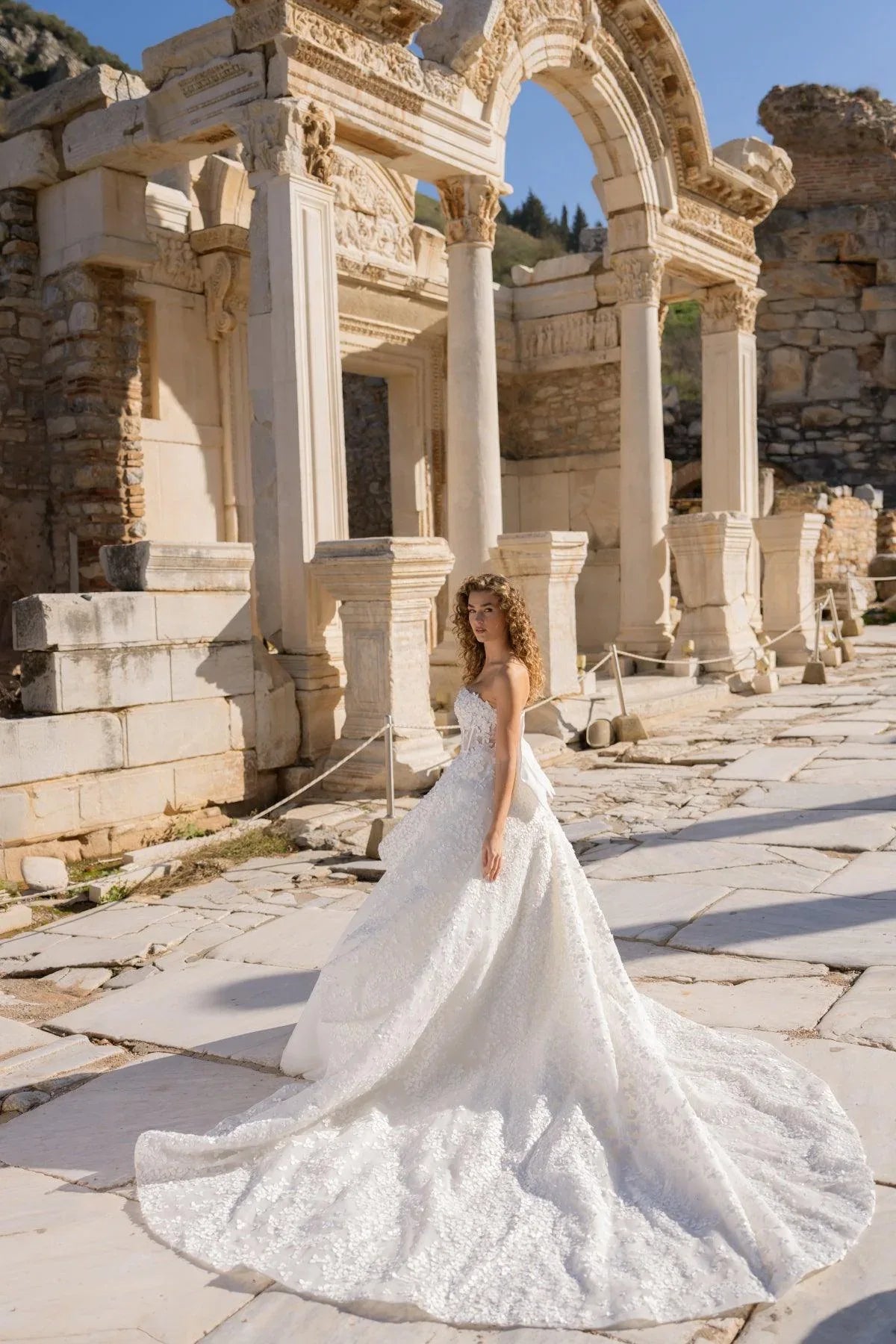 Antonia Düz Yaka Straplez A Kesim Gelinlik - Mediha Cambaz Bridal
