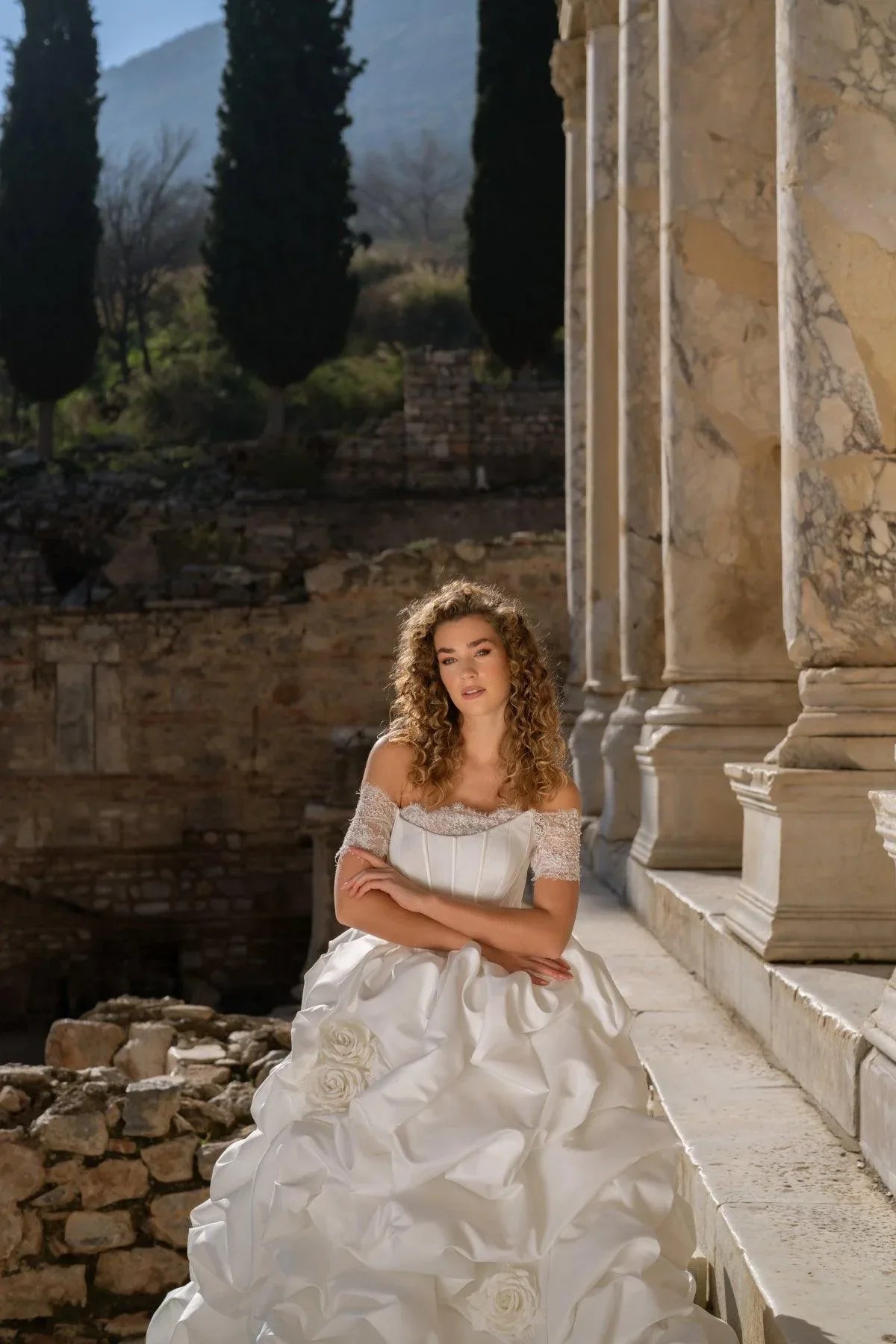 Artemisia Fransız Dantelli Korseli Üç Boyutlu Saten Gelinlik - Mediha Cambaz Bridal