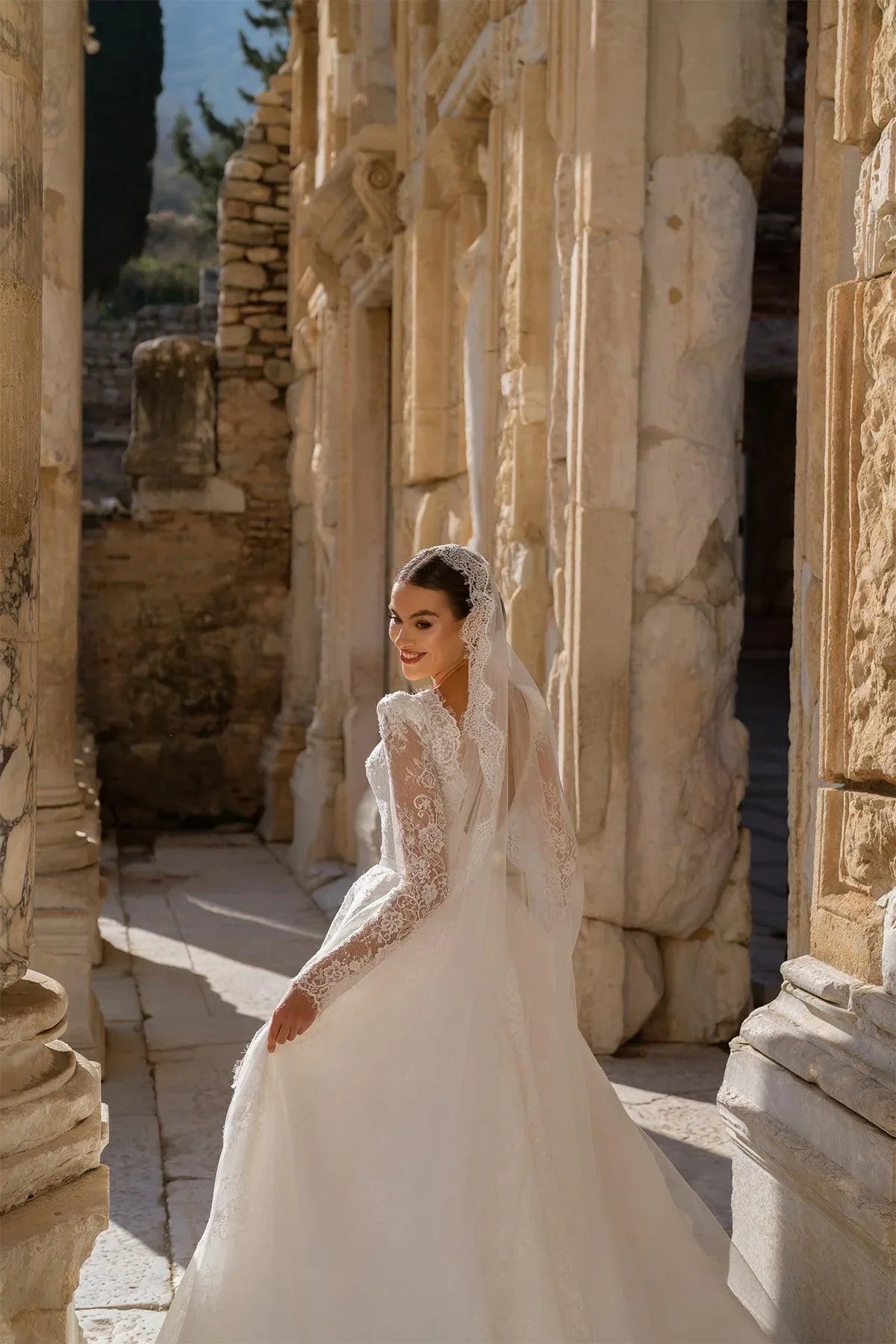 Celsus Uzun Kollu Fransız Dantelli A Kesim Gelinlik - Mediha Cambaz Bridal