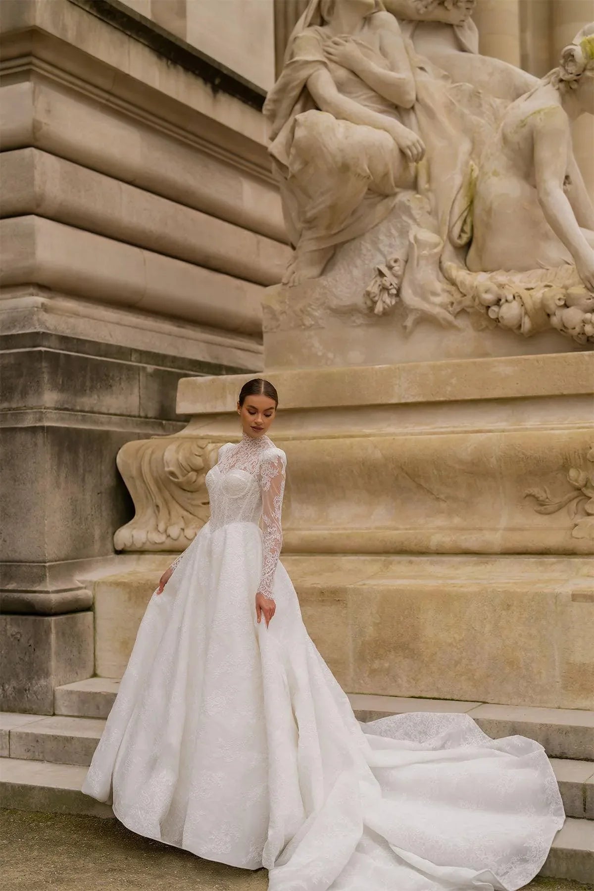 Verano Hakim Yaka Fransız Dantelli Uzun Kollu A Kesim Gelinlik - Mediha Cambaz Bridal