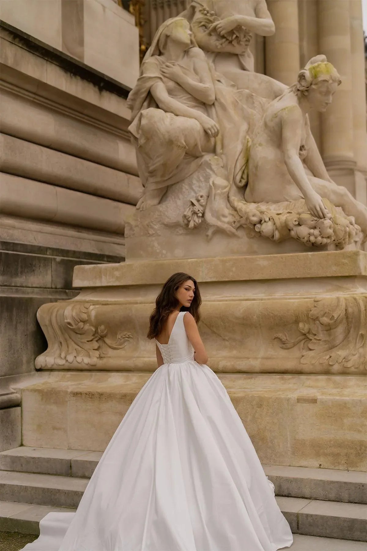 Vermeer Çiçek Aplikeli Drapeli Askılı Prenses Gelinlik - Mediha Cambaz Bridal