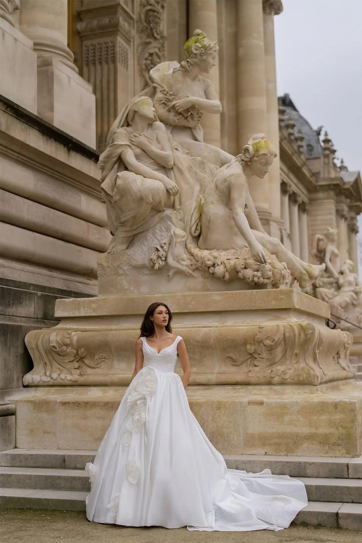 Vermeer Çiçek Aplikeli Drapeli Askılı Prenses Gelinlik - Mediha Cambaz Bridal