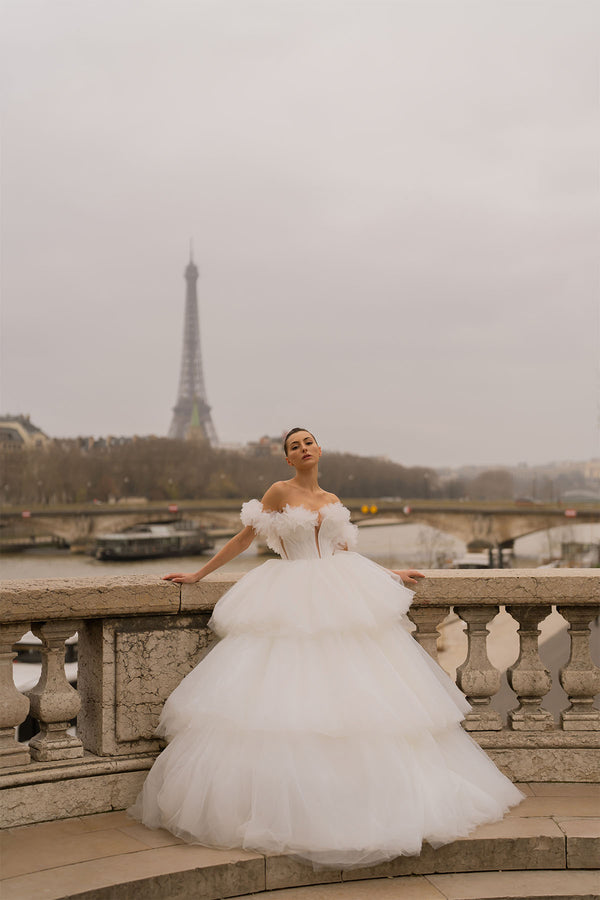 Ballerine Off Shoulder M Neck Three Dimensional Draped Layered Princess Dream Tulle Skirt Wedding Dress