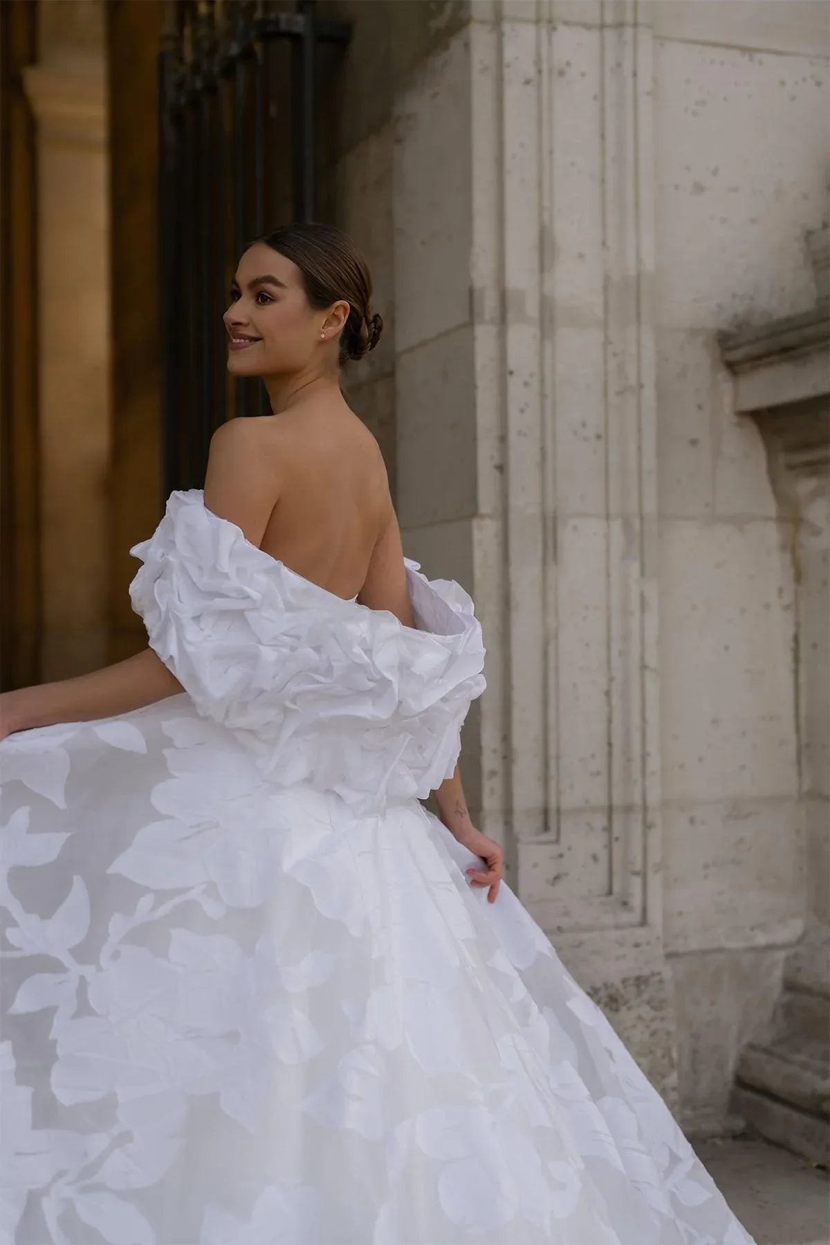 Daniel Brokar Organzeli Düşük Kol Pelerinli Drapeli A Kesim Gelinlik - Mediha Cambaz Bridal