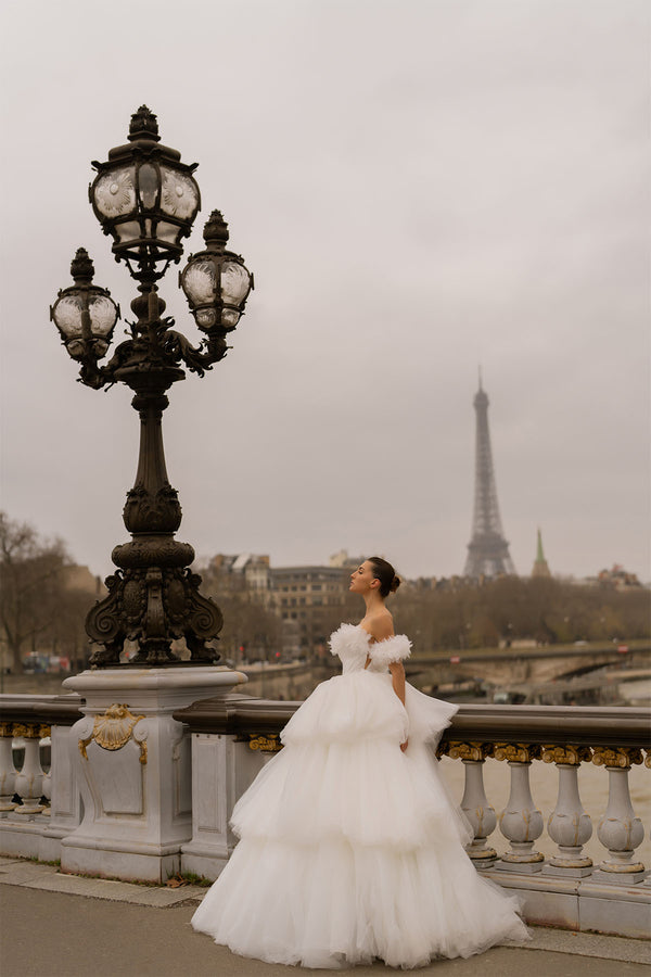 Ballerine Off Shoulder M Neck Three Dimensional Draped Layered Princess Dream Tulle Skirt Wedding Dress