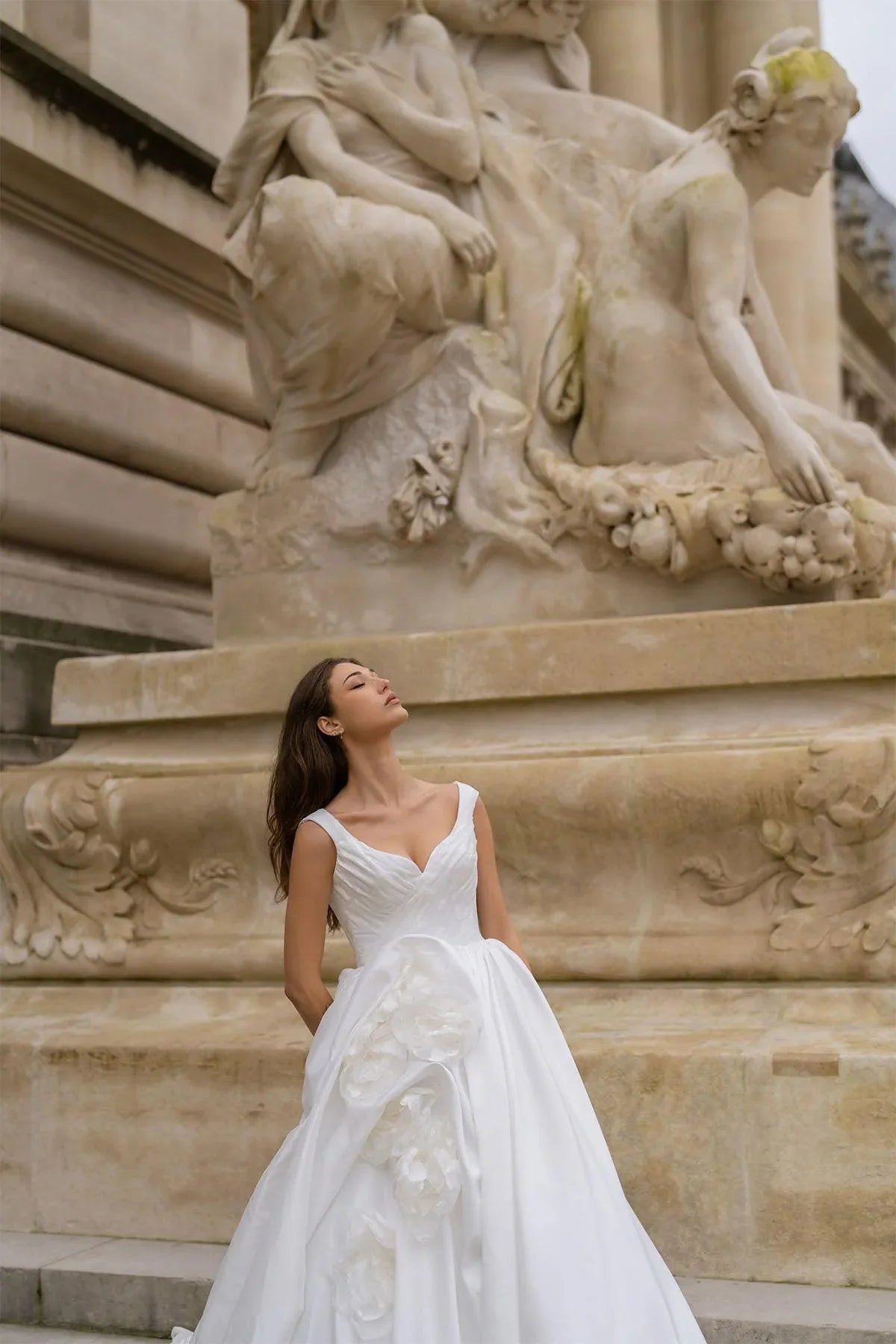 Vermeer Çiçek Aplikeli Drapeli Askılı Prenses Gelinlik - Mediha Cambaz Bridal