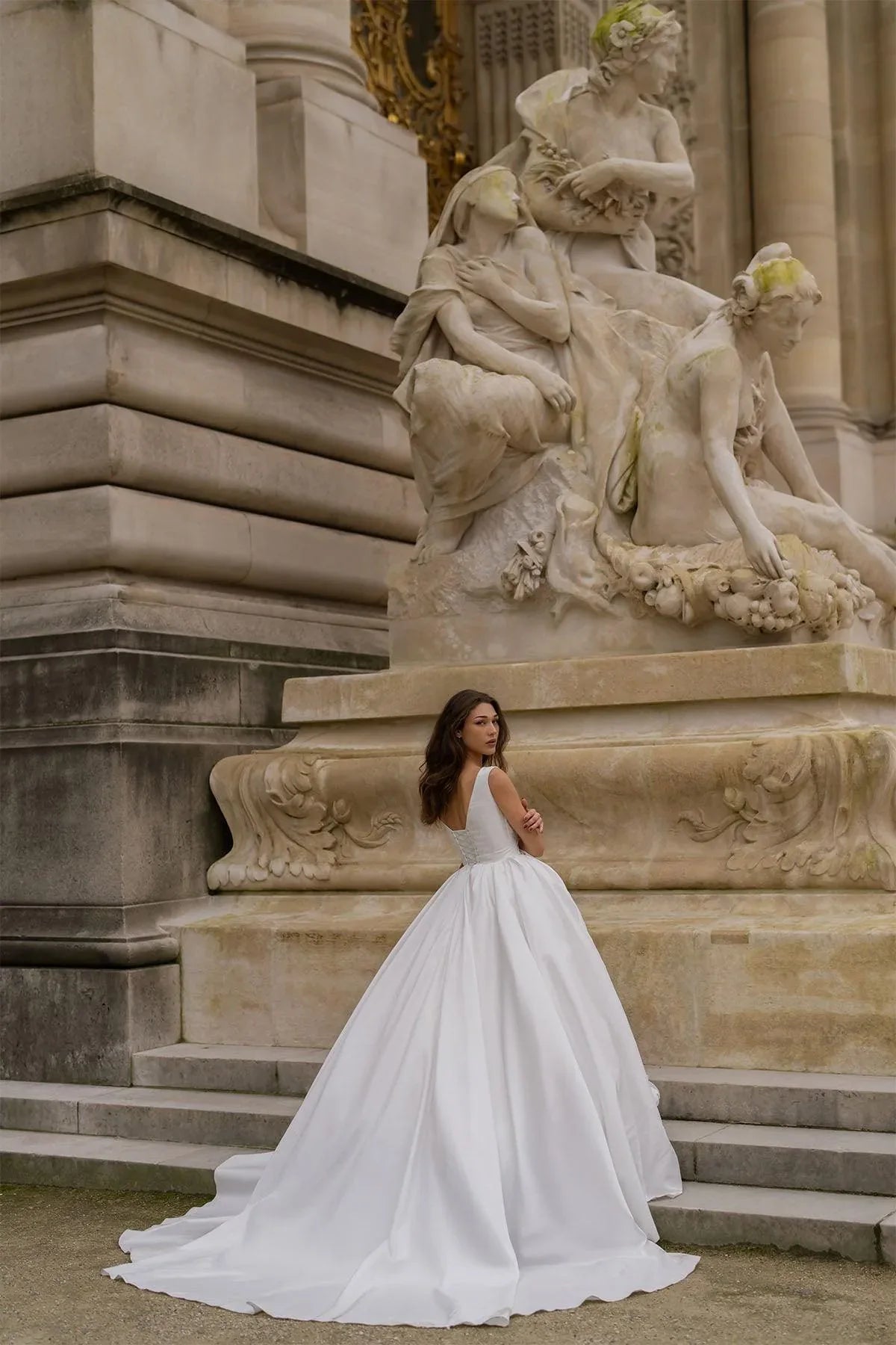 Vermeer Çiçek Aplikeli Drapeli Askılı Prenses Gelinlik - Mediha Cambaz Bridal