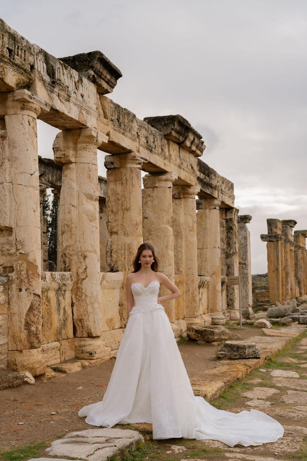 Livia Fransız Dantelli Straplez A Kesim Gelinlik - Mediha Cambaz Bridal