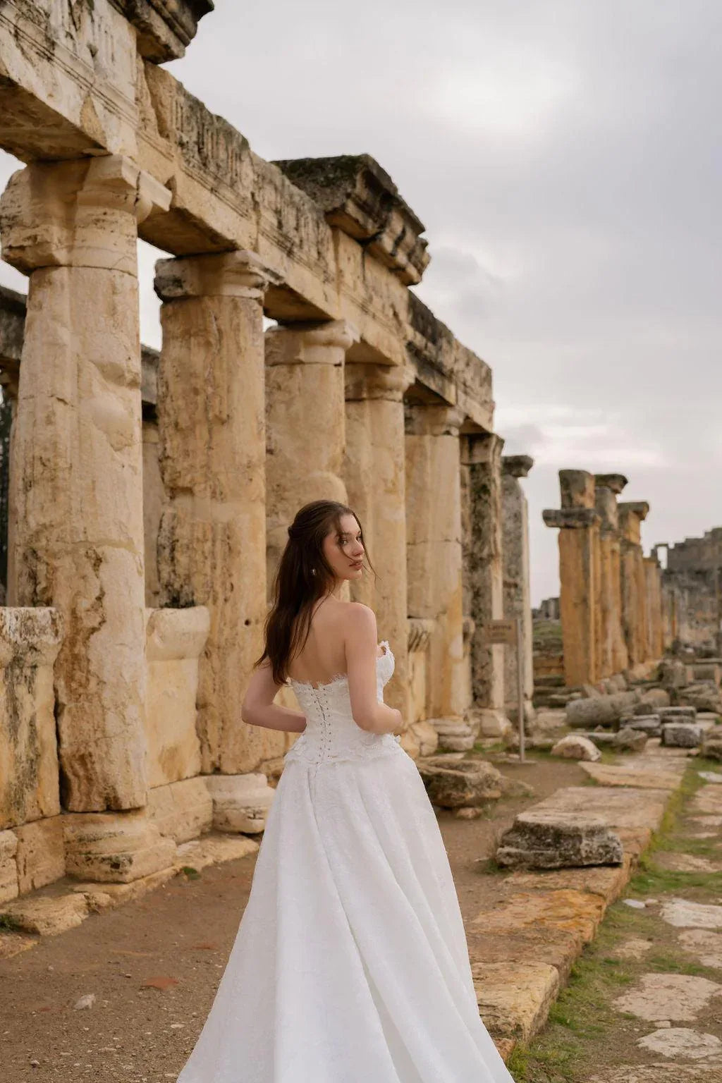 Livia Fransız Dantelli Straplez A Kesim Gelinlik - Mediha Cambaz Bridal