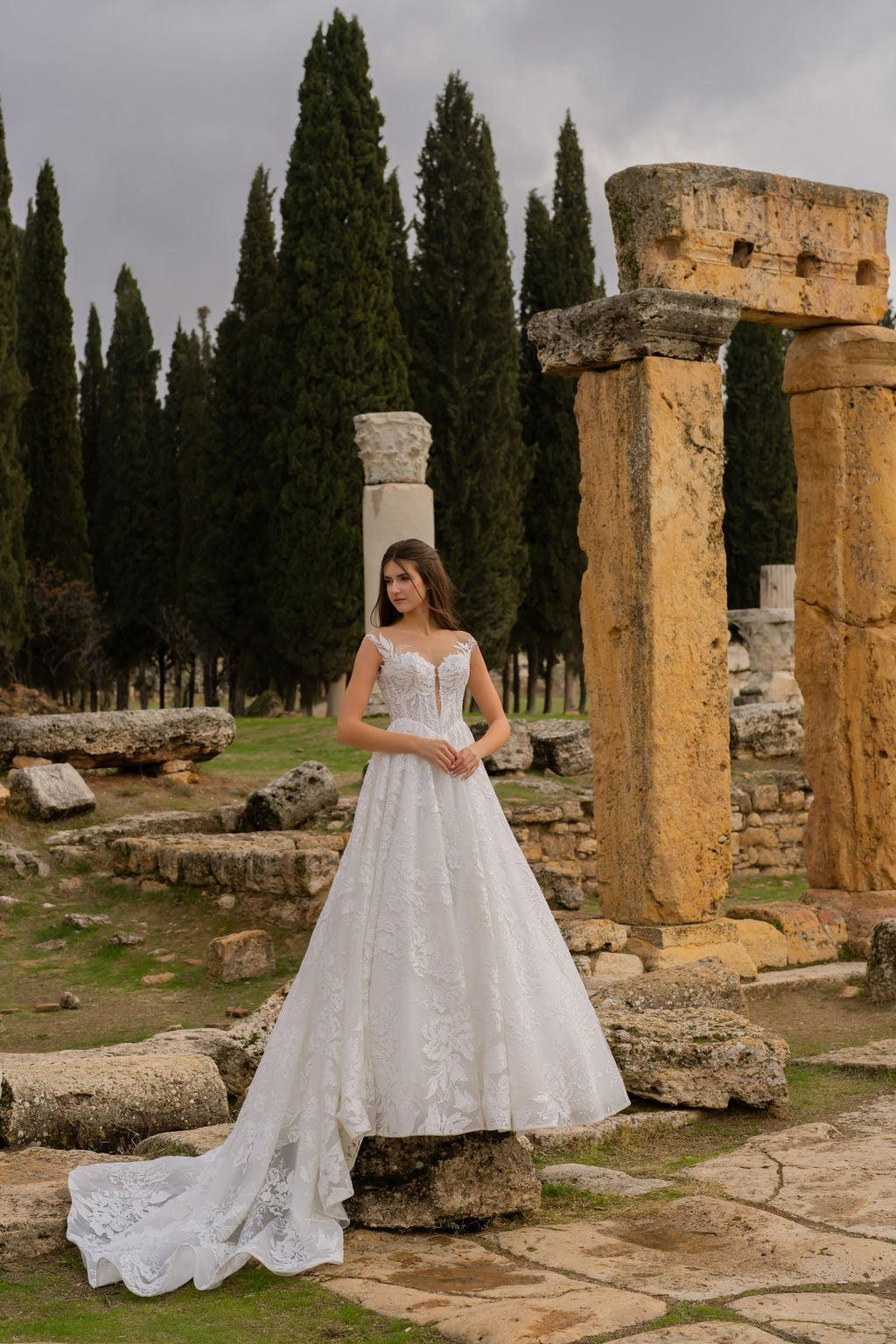 Minevra Düşük Omuzlu Işıltılı A Kesim Gelinlik - Mediha Cambaz Bridal