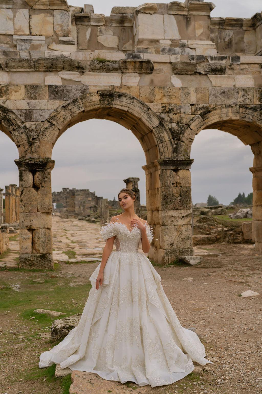 Aphrodite Madonna Yaka Otrişli Prenses Gelinlik - Mediha Cambaz Bridal